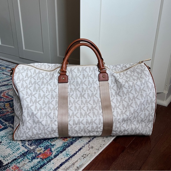 Michael Kors Bedford Travel Extra-Large Signature Logo Weekender Duffle Vanilla - Picture 2 of 10